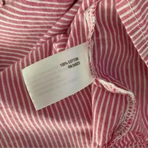 Old Navy red and white pleated button up - Picture 6 of 6